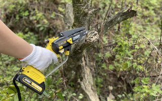 battery-powered chainsaw