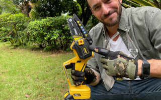 What Are the Safety Precautions for a Mini Electric Chainsaw?